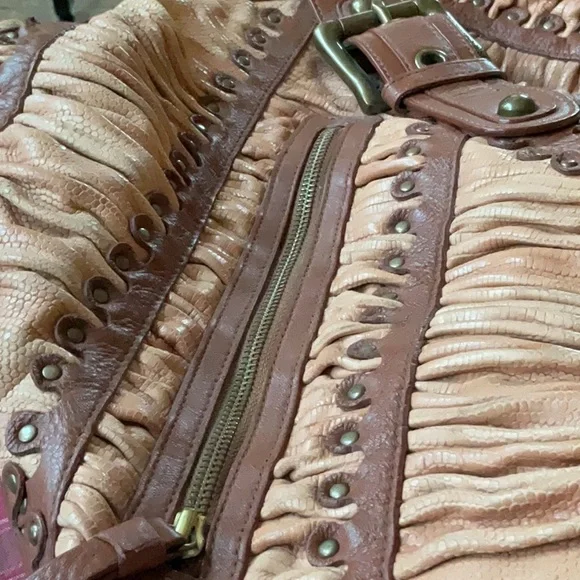 Isabella Fiore Tan Hobo Bag with Textured Leather - Picture 6 of 8